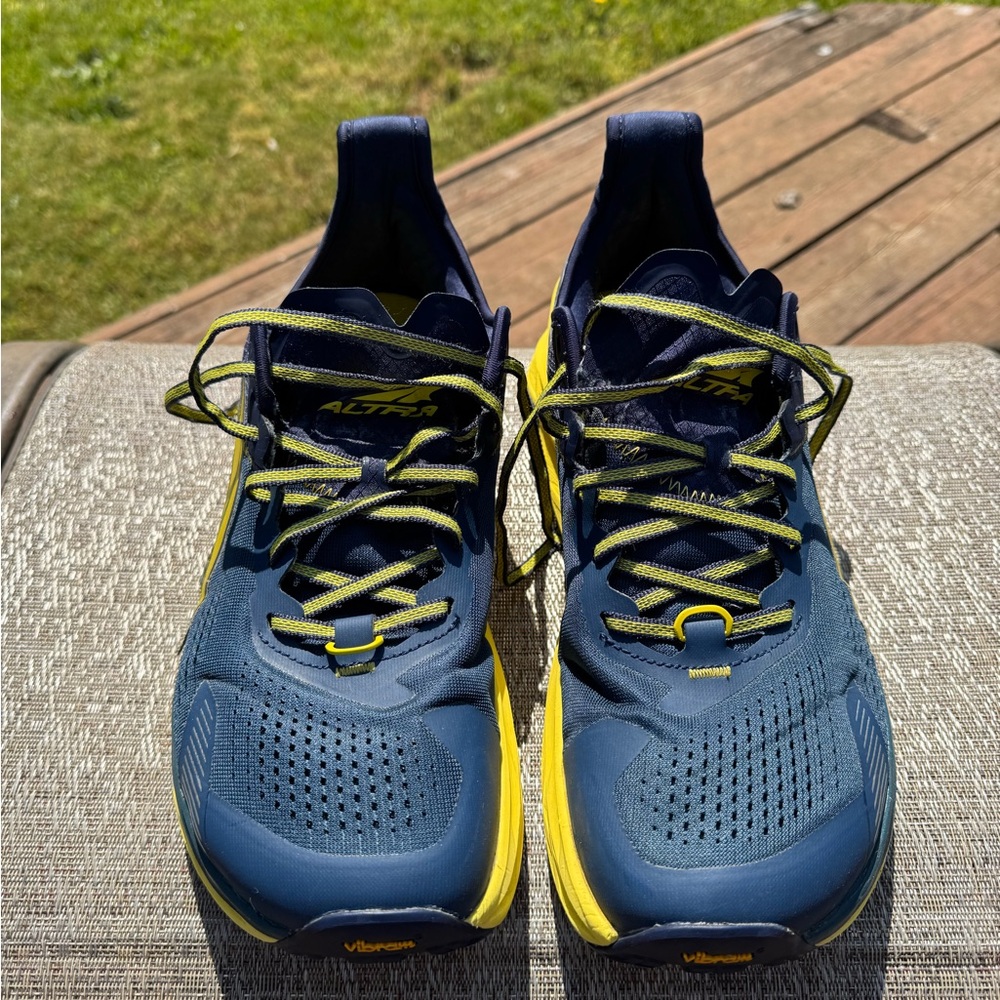 Altra Olympus 5 Men's Navy and Yellow Athletic Shoes